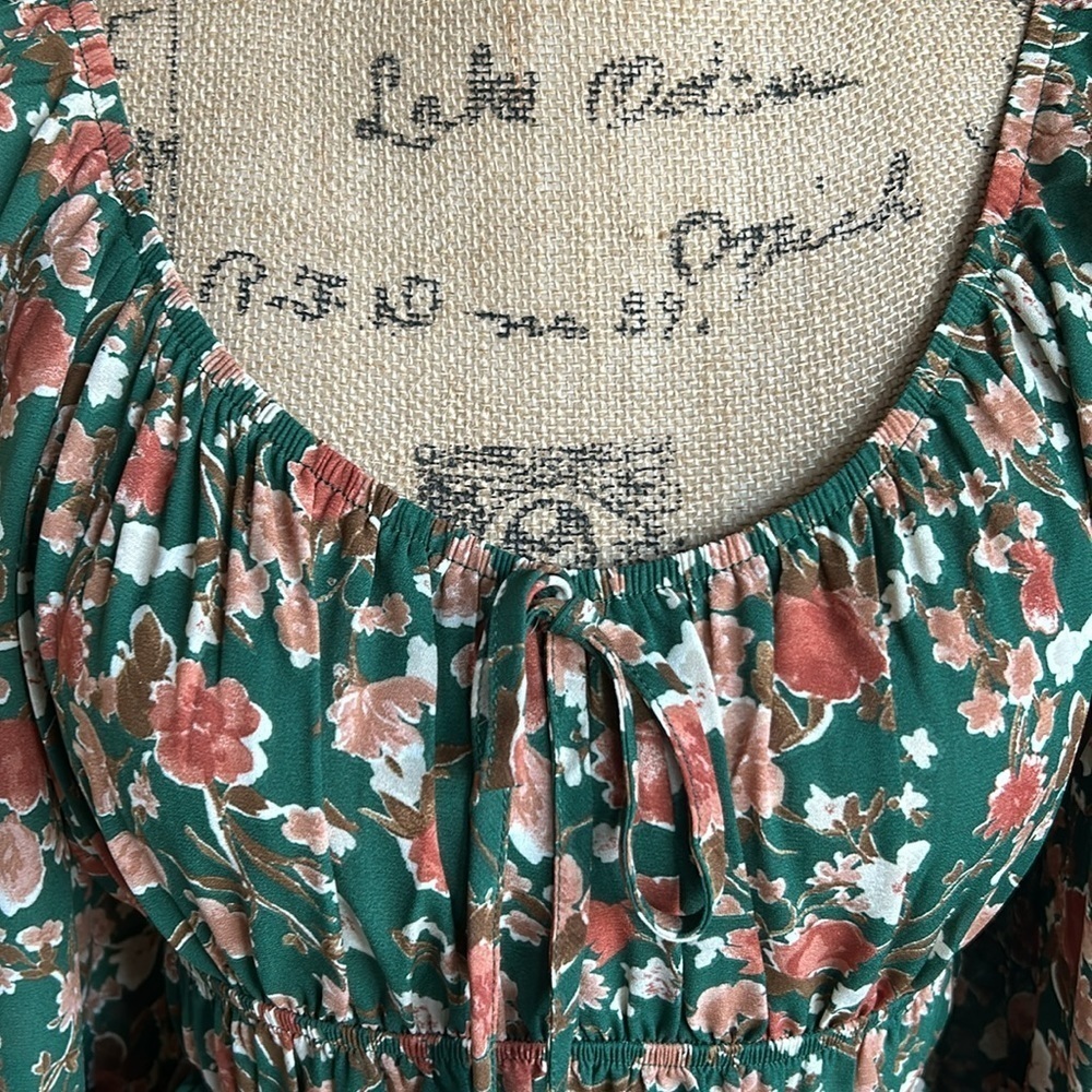 MINE hunter green floral smocked top cropped long sleeve tie at bust scoop back - Picture 2 of 15